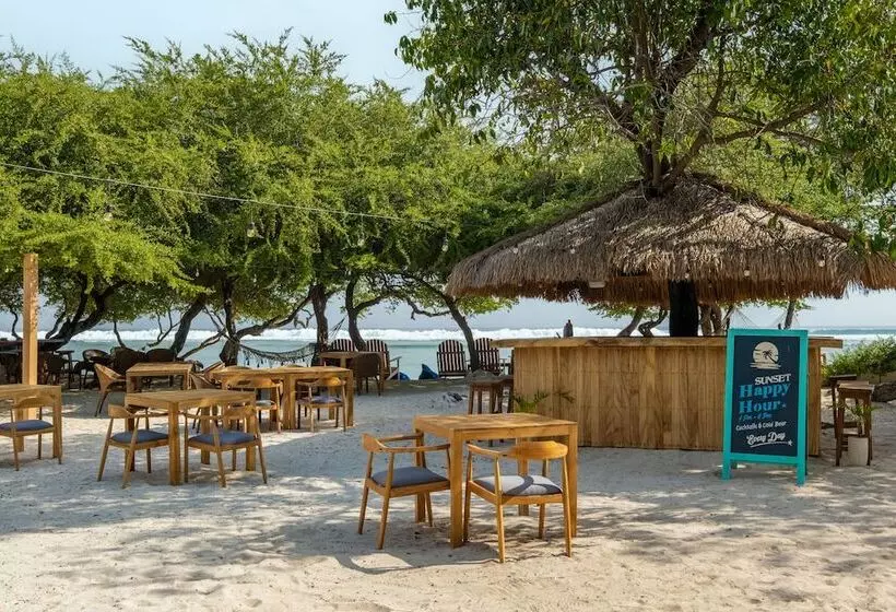 ホテル Gili Teak Beach Front Resort