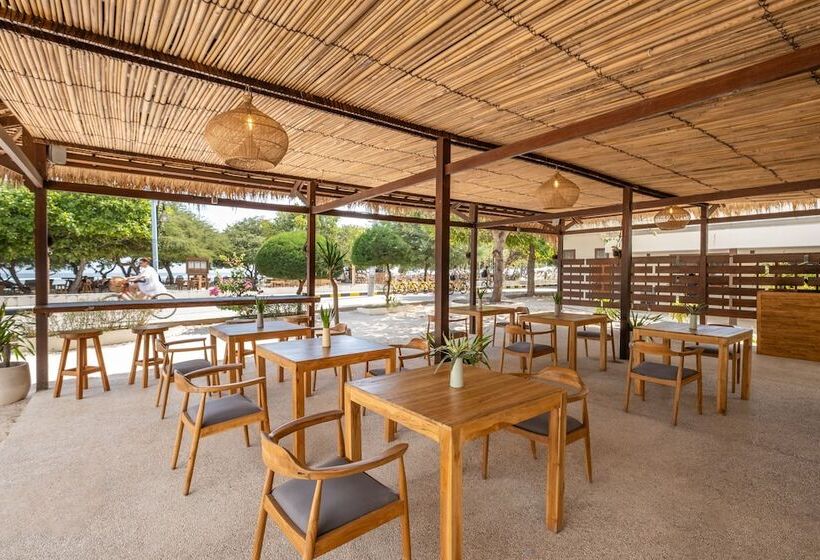 酒店 Gili Teak Beach Front Resort