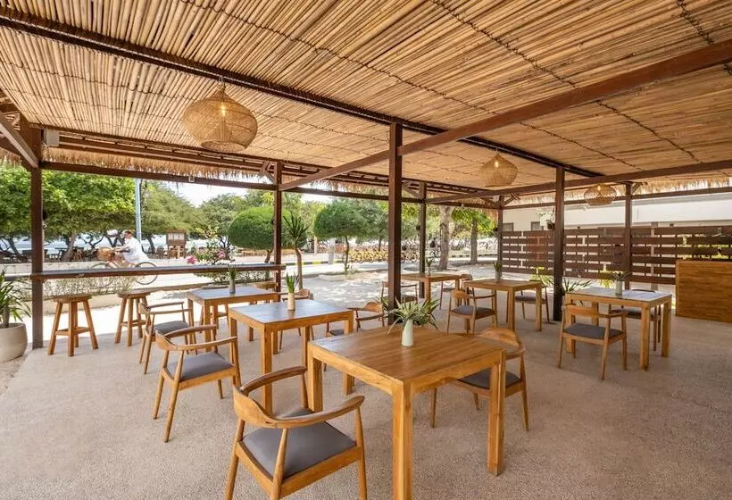 ホテル Gili Teak Beach Front Resort