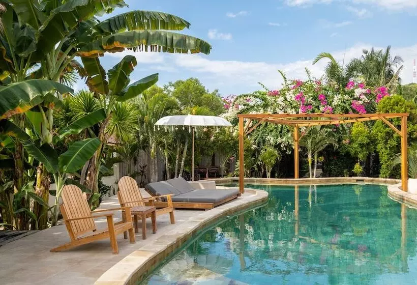 ホテル Gili Teak Beach Front Resort