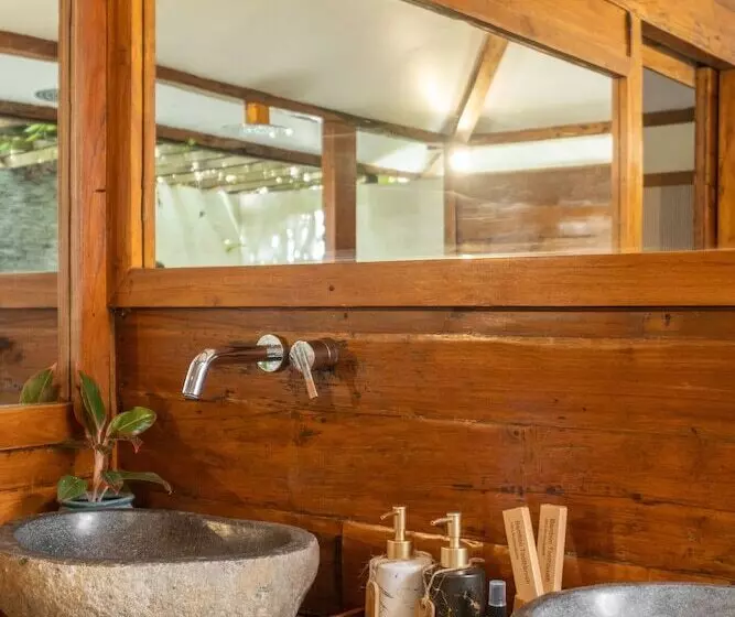 ホテル Gili Teak Beach Front Resort