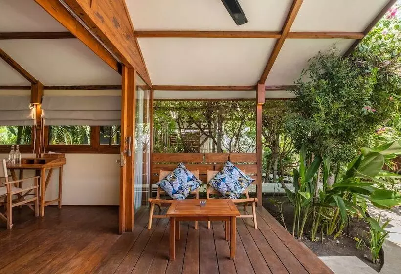 ホテル Gili Teak Beach Front Resort