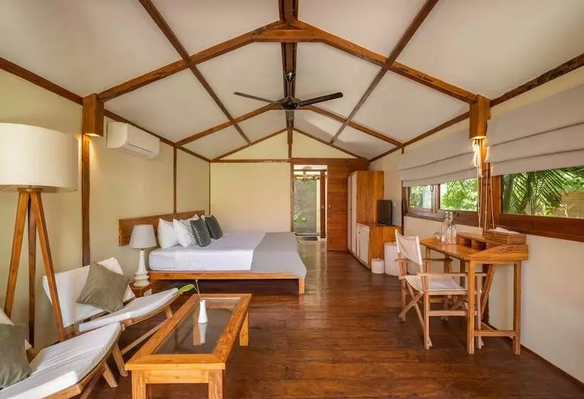 ホテル Gili Teak Beach Front Resort