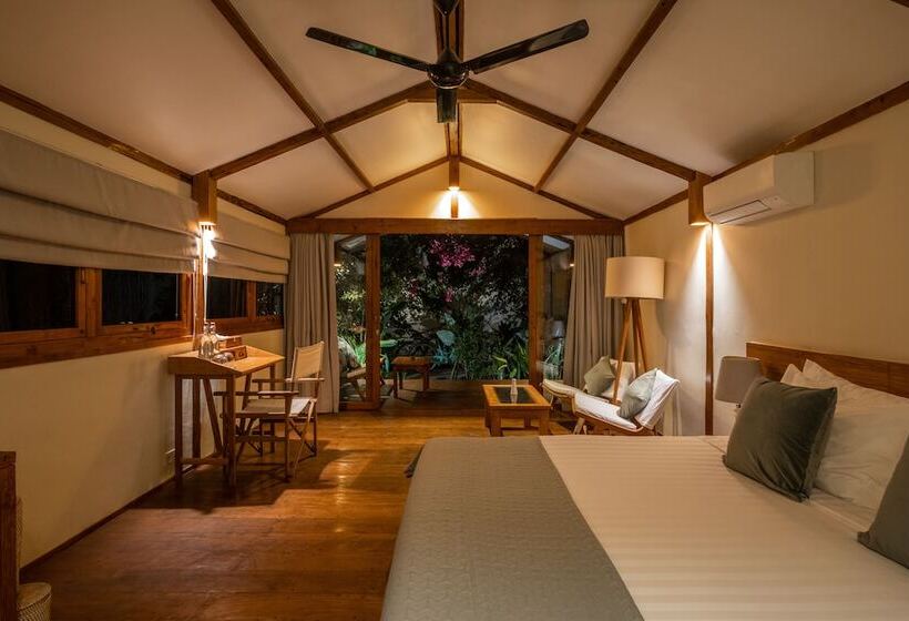 酒店 Gili Teak Beach Front Resort