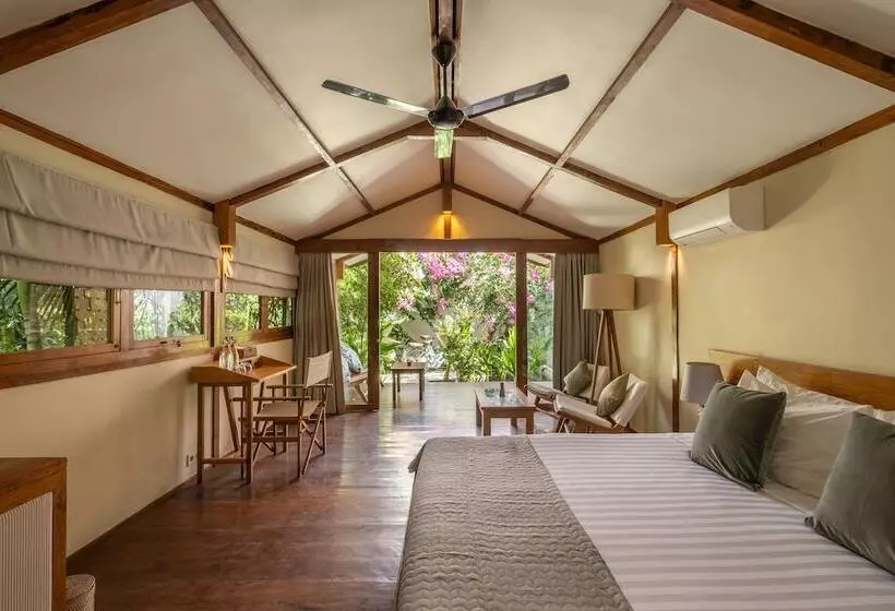 ホテル Gili Teak Beach Front Resort