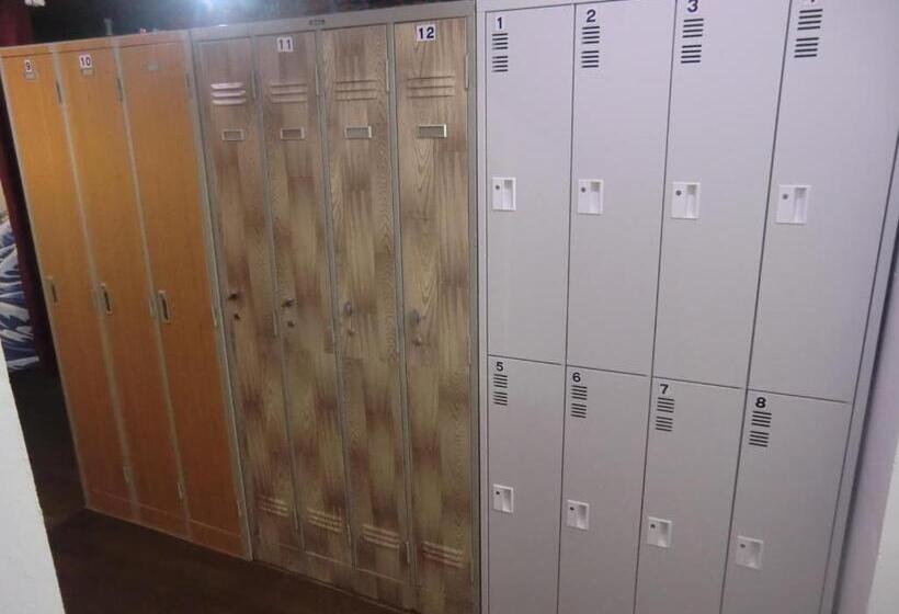 هتل Holiday House Ryukyu An Music Hostel