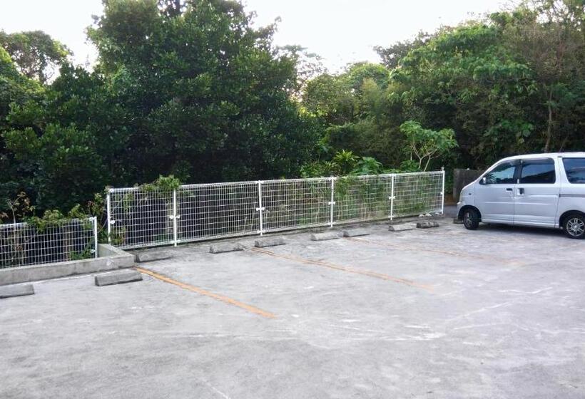 هتل Holiday House Ryukyu An Music Hostel