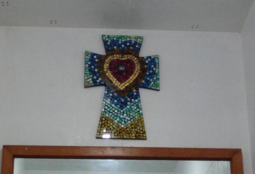 هتل Holiday House Ryukyu An Music Hostel