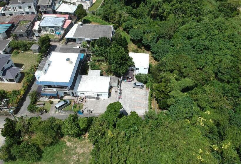 هتل Holiday House Ryukyu An Music Hostel