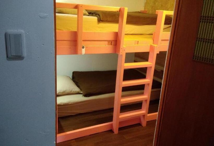 هتل Holiday House Ryukyu An Music Hostel