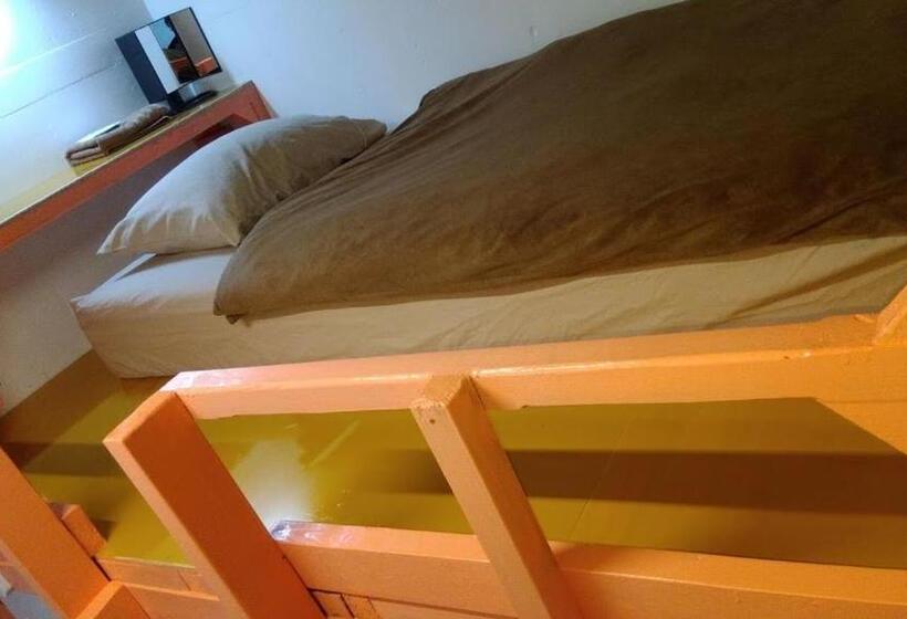 هتل Holiday House Ryukyu An Music Hostel