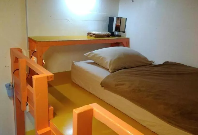 Отель Holiday House Ryukyu An Music Hostel