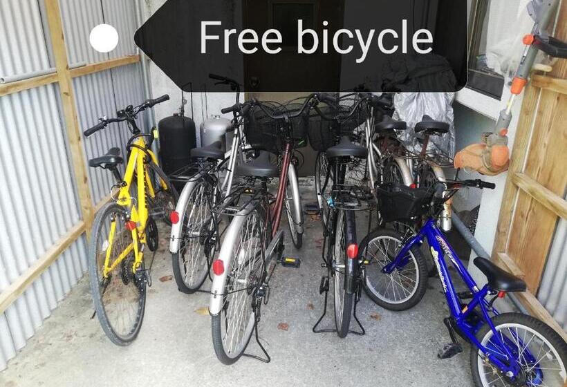 هتل Holiday House Ryukyu An Music Hostel