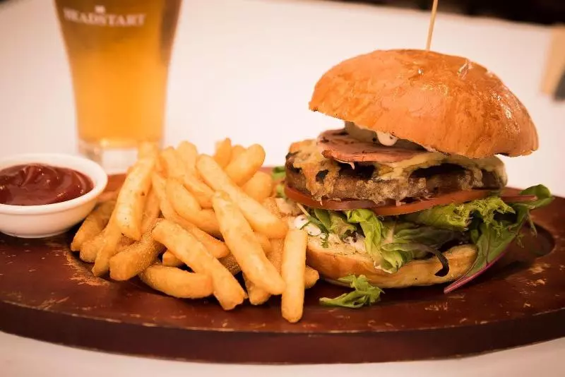 ホテル Queens Arms