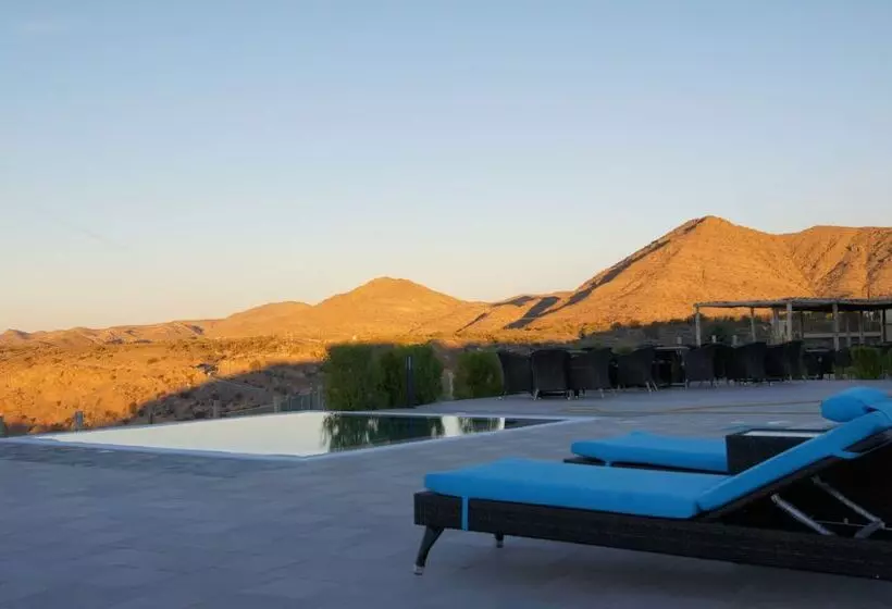 هتل Sahab Resort And Spa