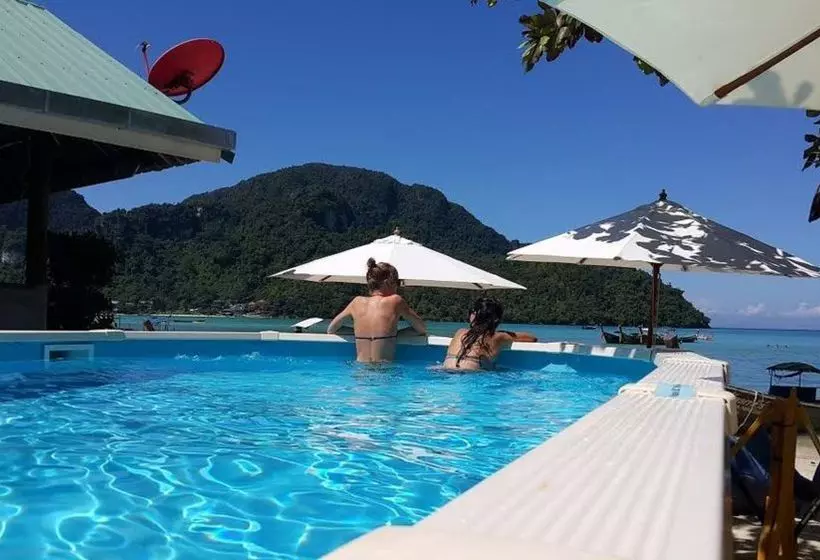 Hotel The Beacha Club