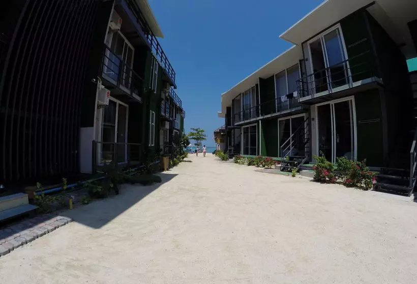 Hotel The Beacha Club