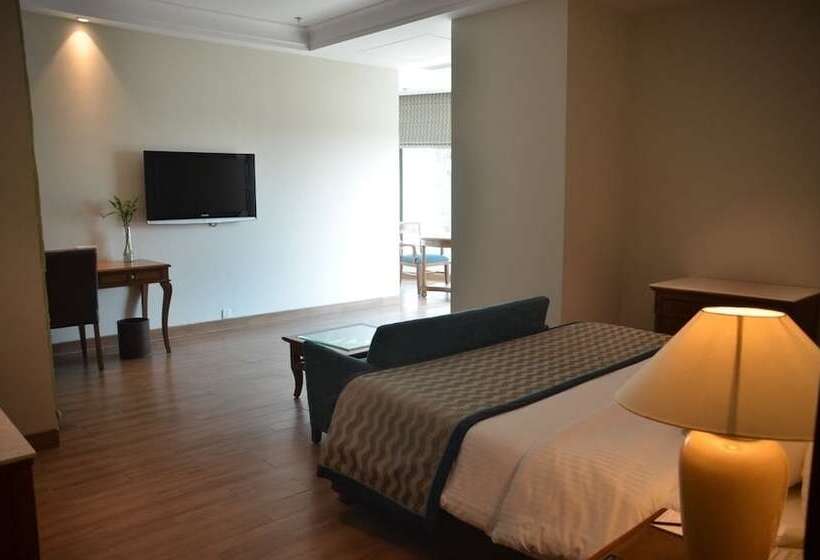 בית מלון כפרי The Lalit Traveller Jaipur