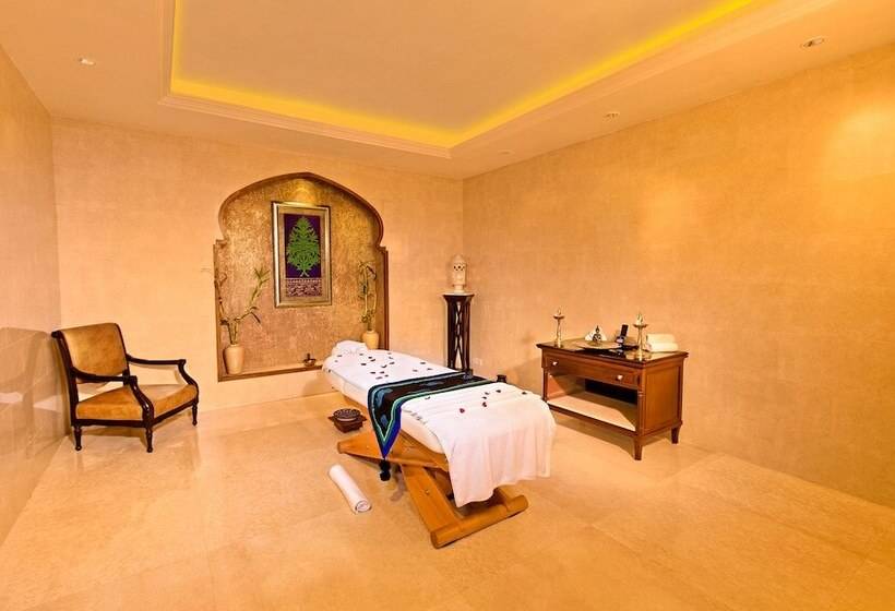 בית מלון כפרי The Lalit Traveller Jaipur