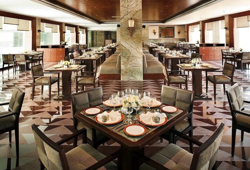 בית מלון כפרי The Lalit Traveller Jaipur