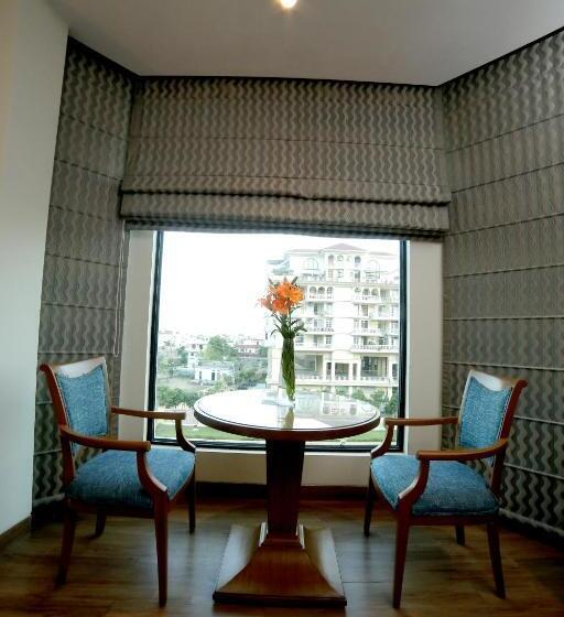 בית מלון כפרי The Lalit Traveller Jaipur