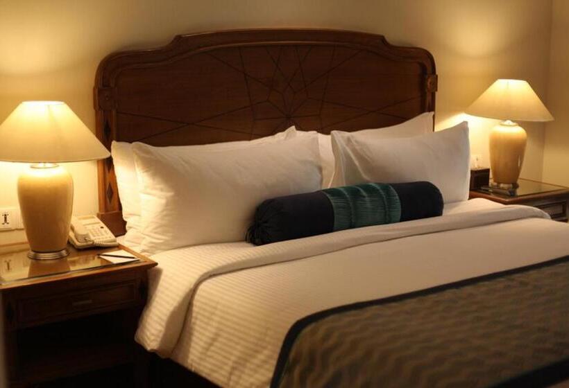 בית מלון כפרי The Lalit Traveller Jaipur