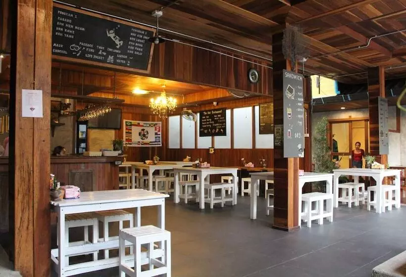 Отель The Noi Guesthouse Koh Lipe