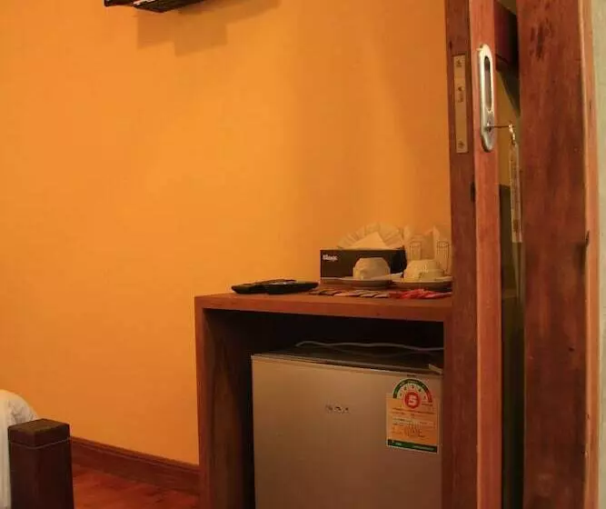 Отель The Noi Guesthouse Koh Lipe