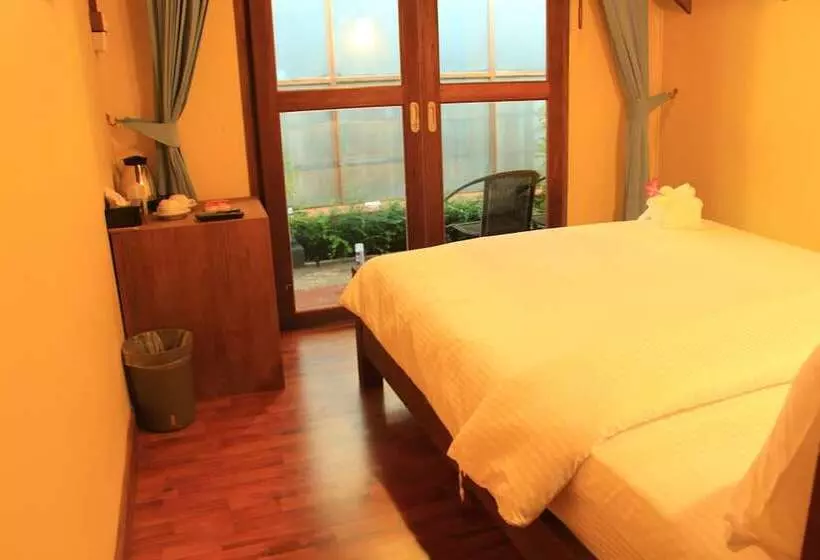 Отель The Noi Guesthouse Koh Lipe