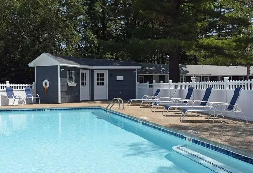 מוטל Kittery Inn & Suites