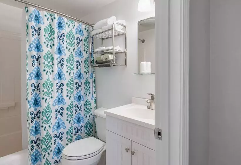 מוטל Kittery Inn & Suites