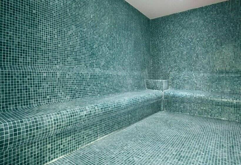 Ramada Hotel & Suites by Wyndham Kusadasi