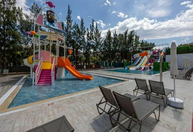 Ramada Hotel & Suites by Wyndham Kusadasi