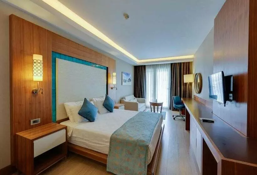 Ramada Hotel & Suites by Wyndham Kusadasi