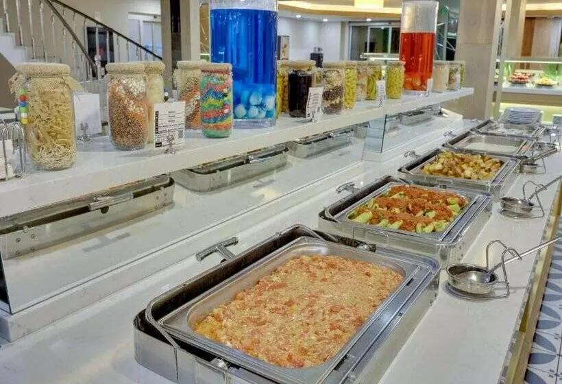 Ramada Hotel & Suites by Wyndham Kusadasi