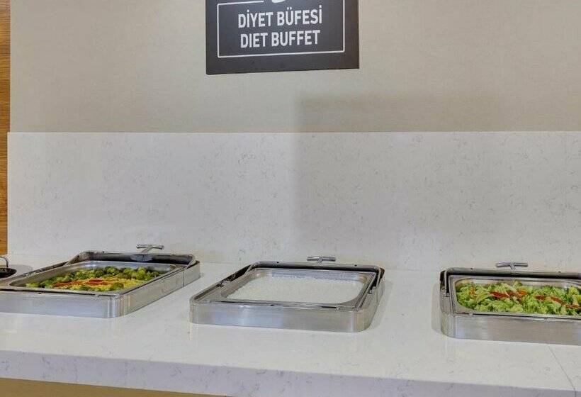 Ramada Hotel & Suites by Wyndham Kusadasi