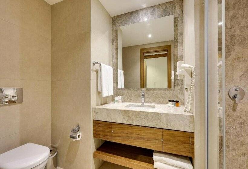 Ramada Hotel & Suites by Wyndham Kusadasi