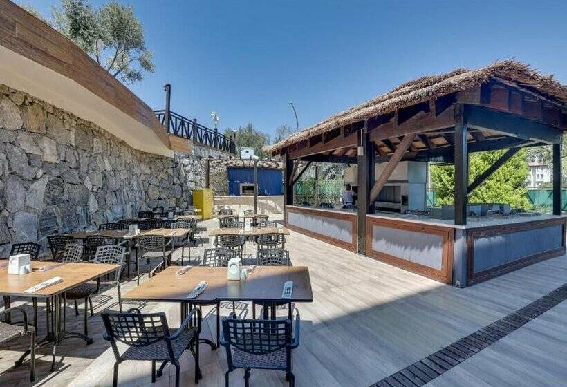 Ramada Hotel & Suites by Wyndham Kusadasi