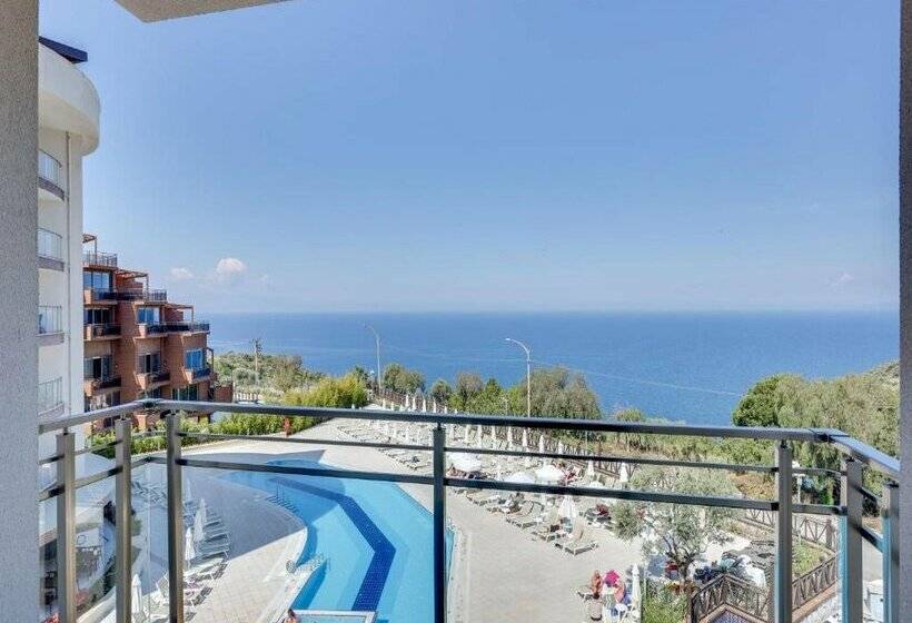 Ramada Hotel & Suites by Wyndham Kusadasi