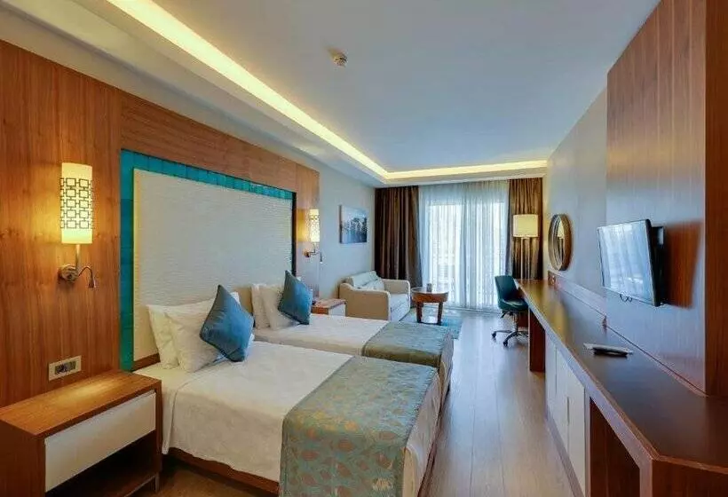 Ramada Hotel & Suites by Wyndham Kusadasi