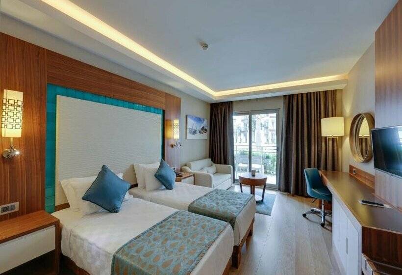 Ramada Hotel & Suites by Wyndham Kusadasi