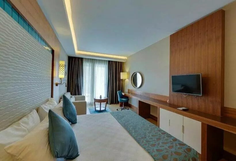 Ramada Hotel & Suites by Wyndham Kusadasi