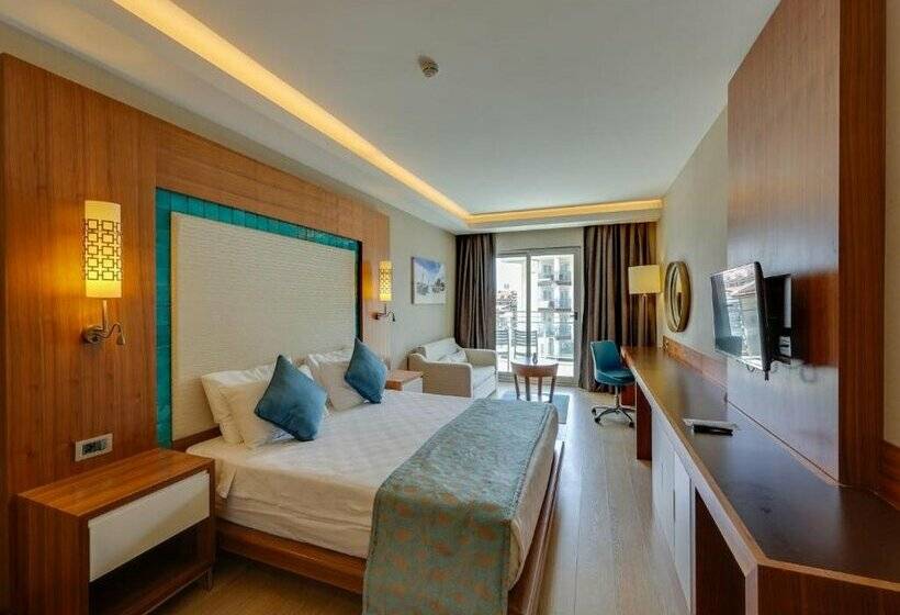 Ramada Hotel & Suites by Wyndham Kusadasi