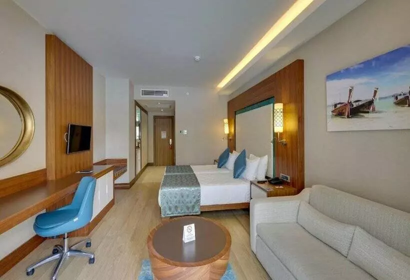 Ramada Hotel & Suites by Wyndham Kusadasi