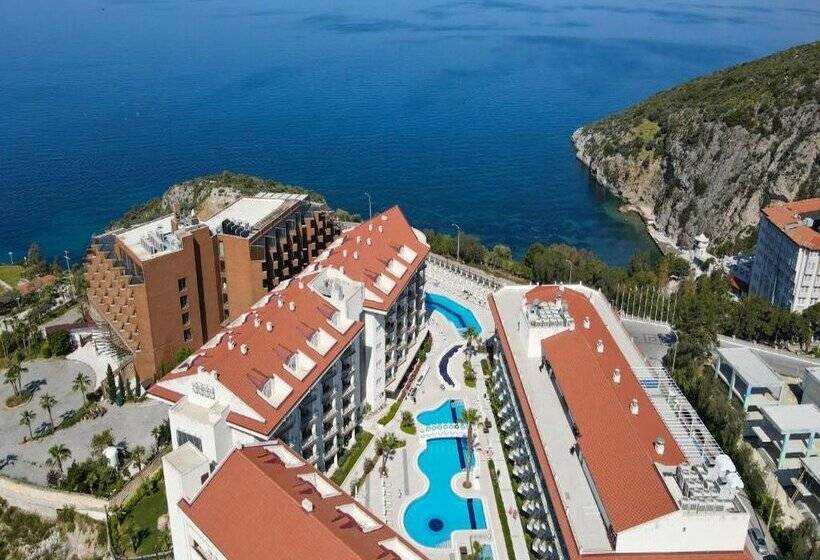 Ramada Hotel & Suites by Wyndham Kusadasi