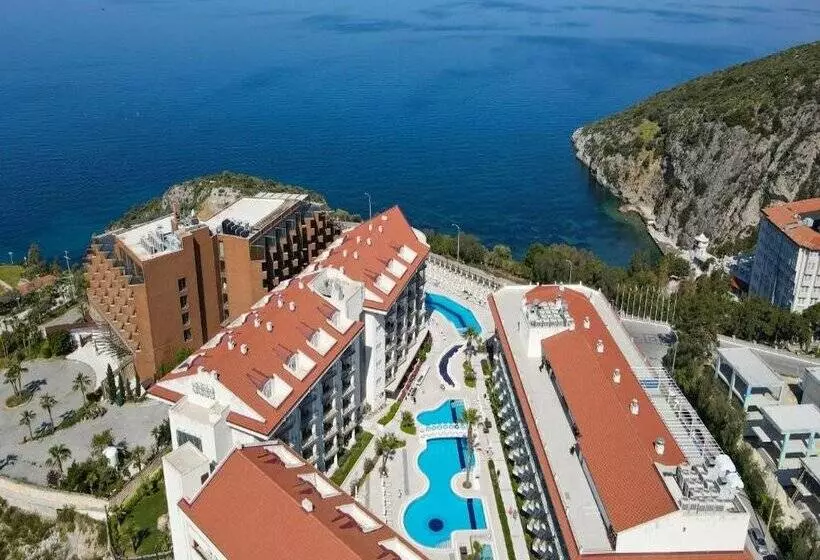 Ramada Hotel & Suites by Wyndham Kusadasi