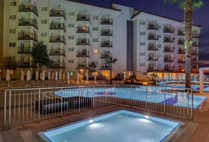 Ramada Hotel & Suites by Wyndham Kusadasi