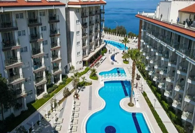 Ramada Hotel & Suites by Wyndham Kusadasi