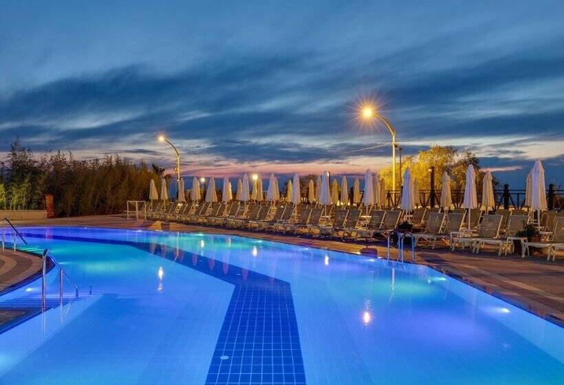 Ramada Hotel & Suites by Wyndham Kusadasi