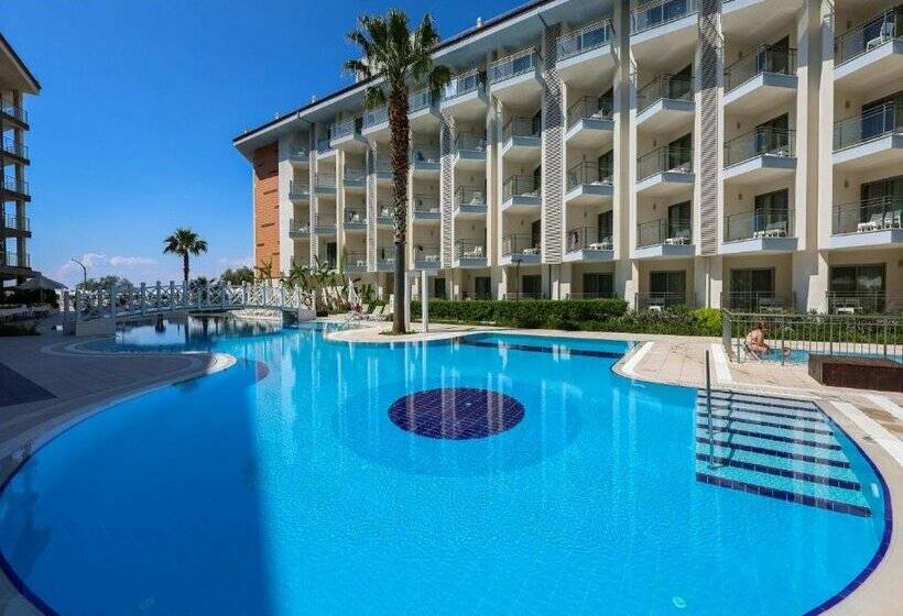 Ramada Hotel & Suites by Wyndham Kusadasi